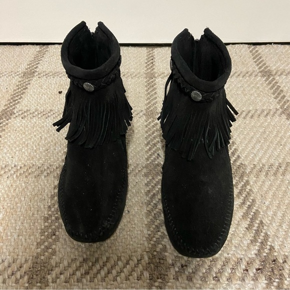 Minnetonka Black 100% Leather Suede Moccasin Fringed Flat Ankle Booties 5.5 - Picture 1 of 6